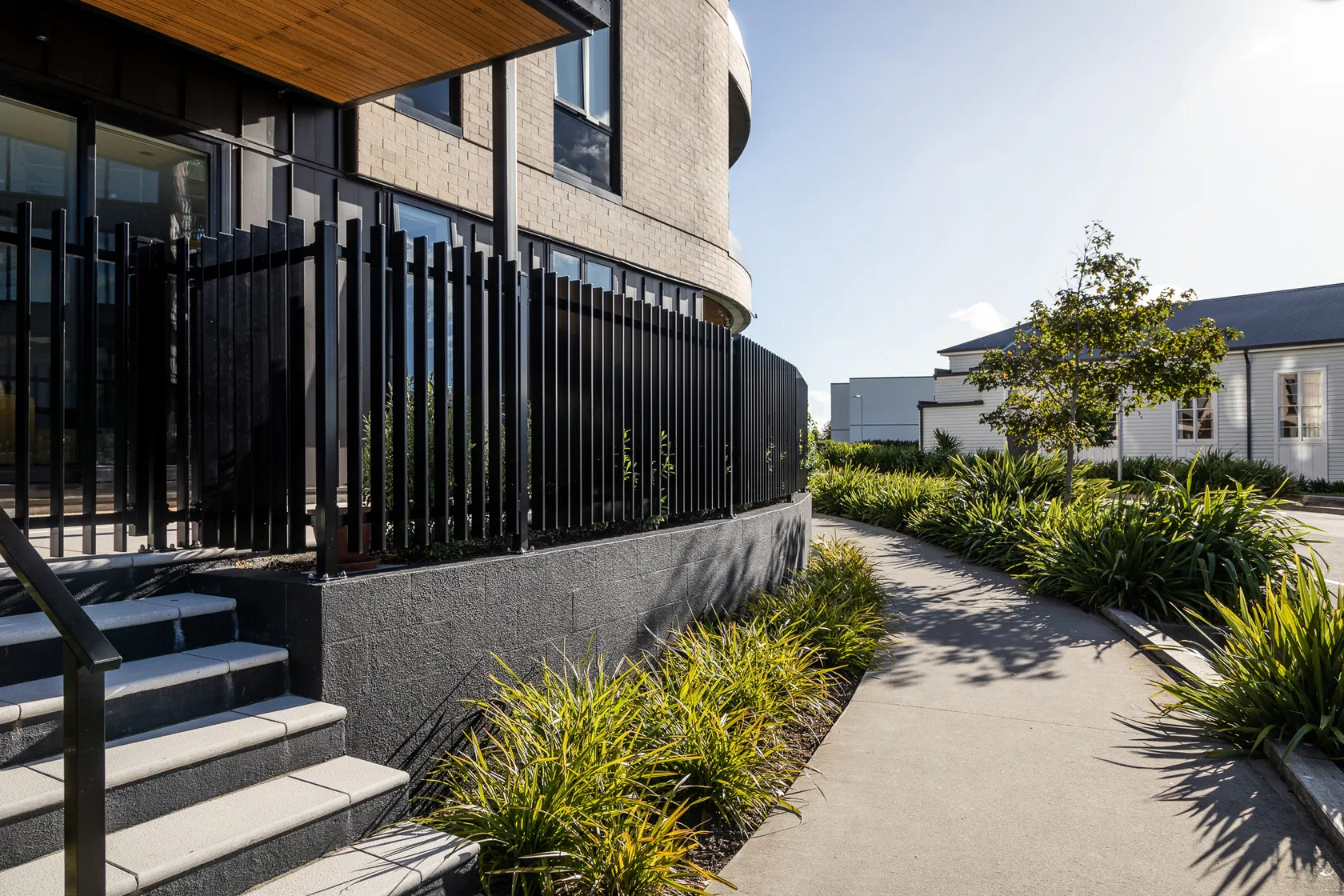 Paladin aluminium fencing matches the vertical elements of the building’s exterior.