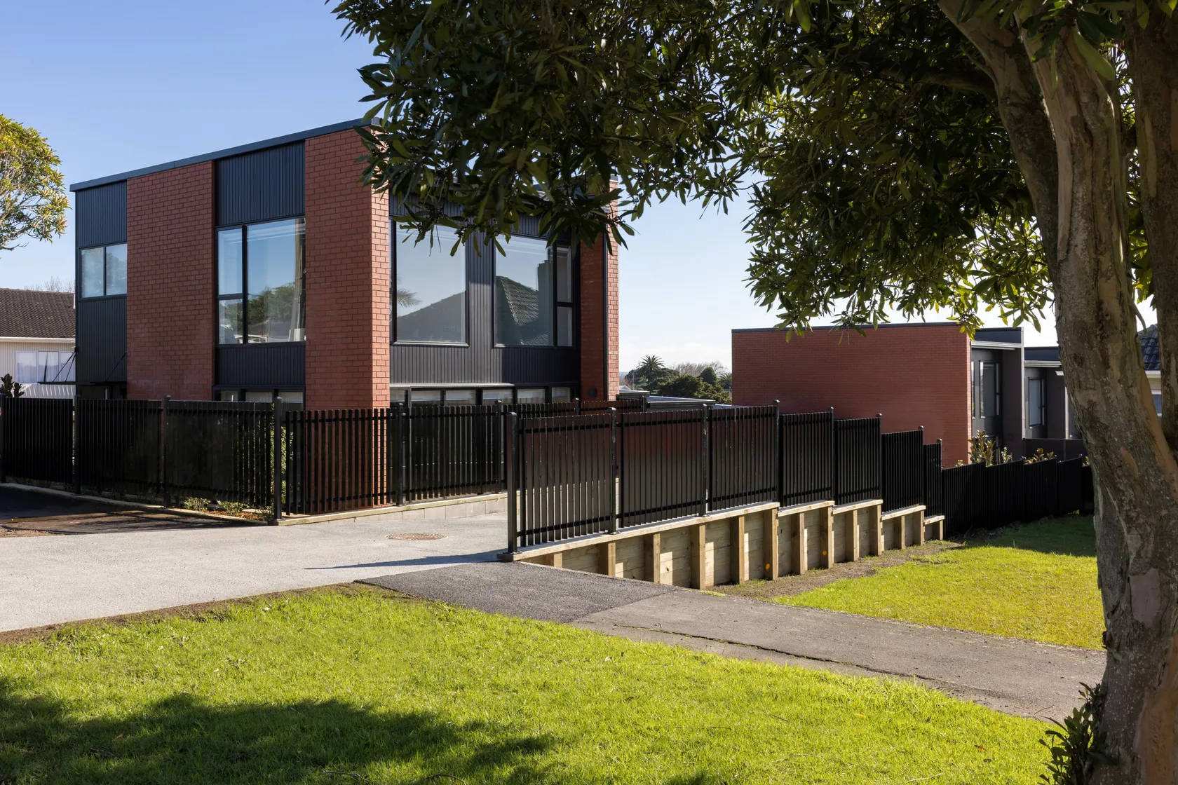 Combining Paladin Aluminium Fencing NZ and StabiFence Composite Wood Fence